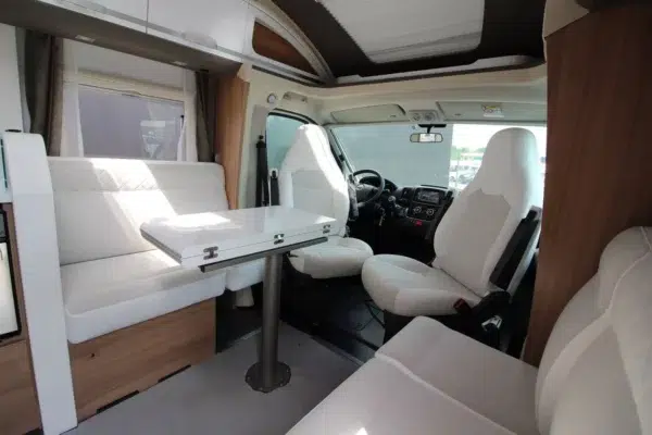 ADRIA CORAL 670DC - Profilé - 21169 km – Image 5